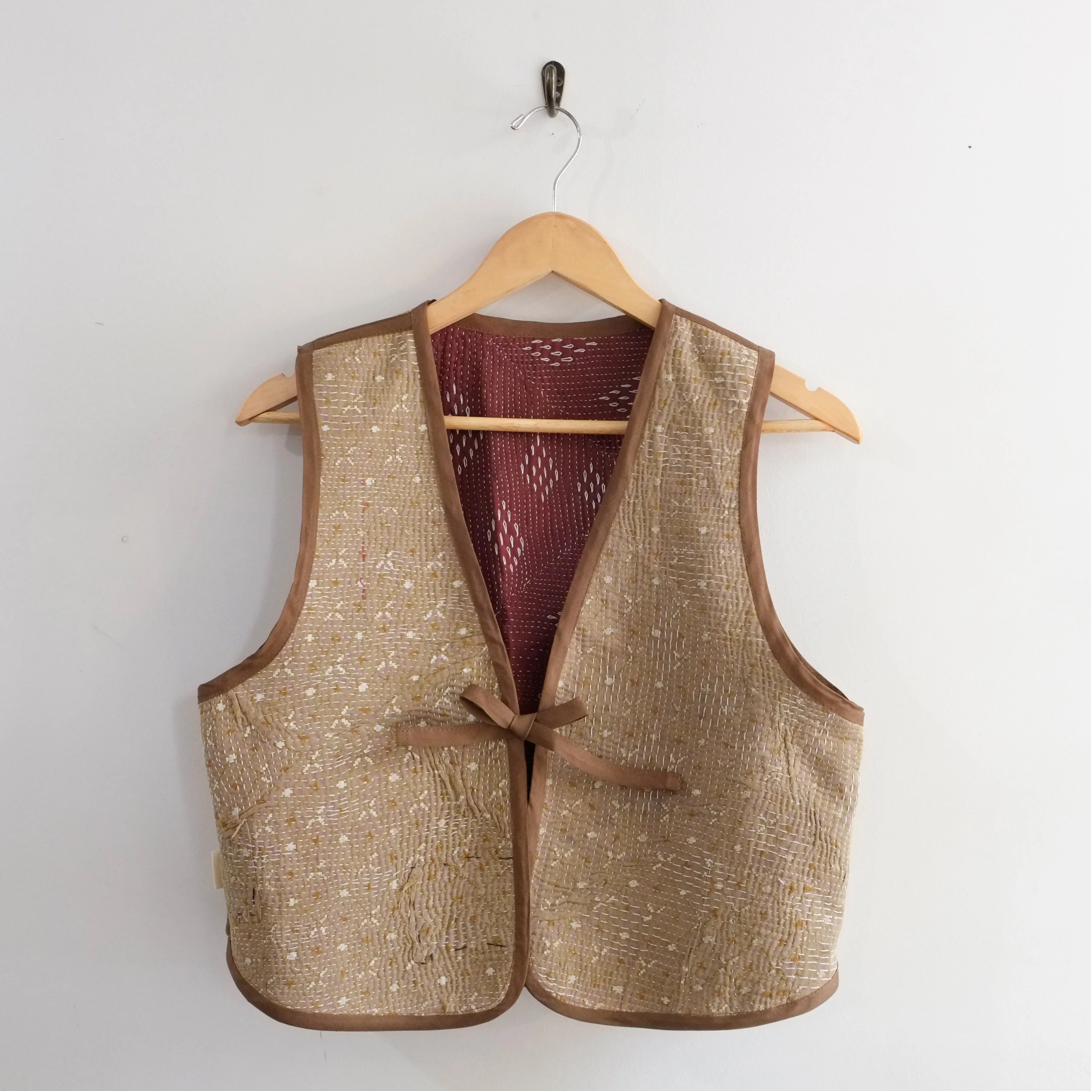 Amelia Vest Brown with Small Diamond Embroidery M019